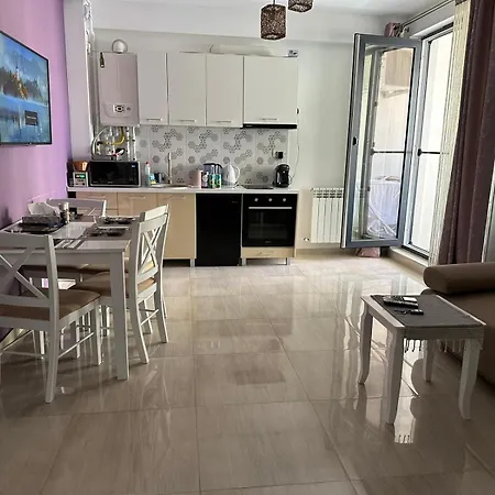 Lyd Holliday Apartament *